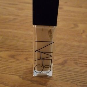 Nars natural radiant foundation